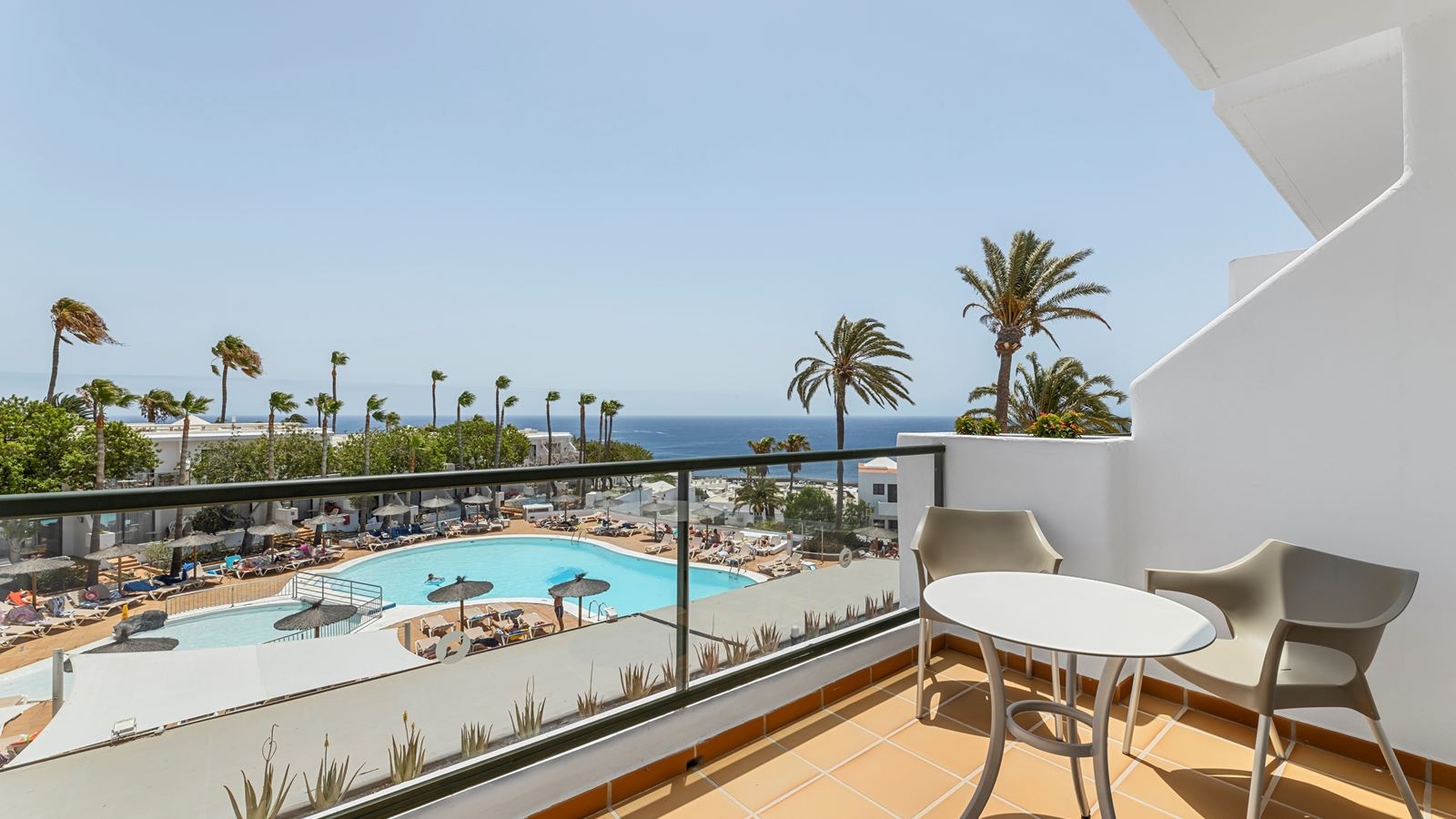 rooms-junior-suite-sea-view-balcony-or-terrace