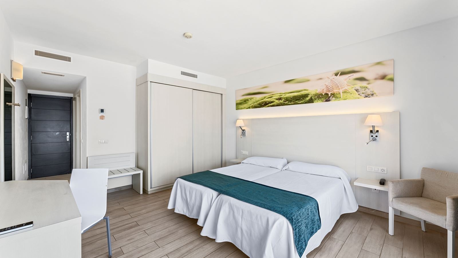 rooms-junior-suite-poolview-balcony-or-terrace