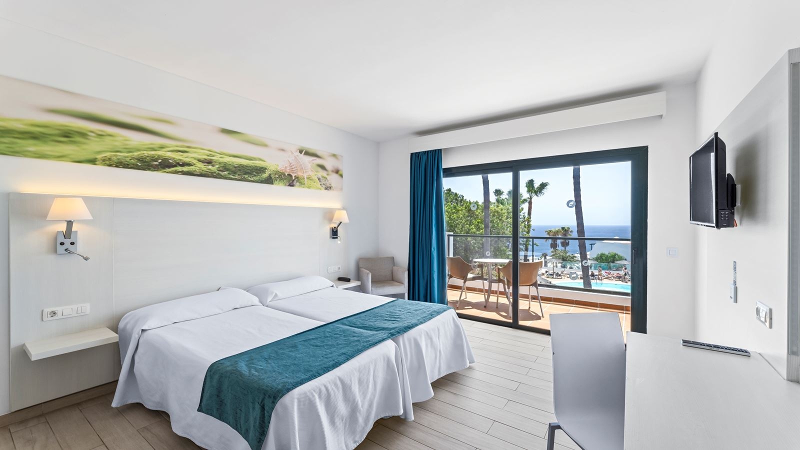 rooms-junior-suite-poolview-balcony-or-terrace