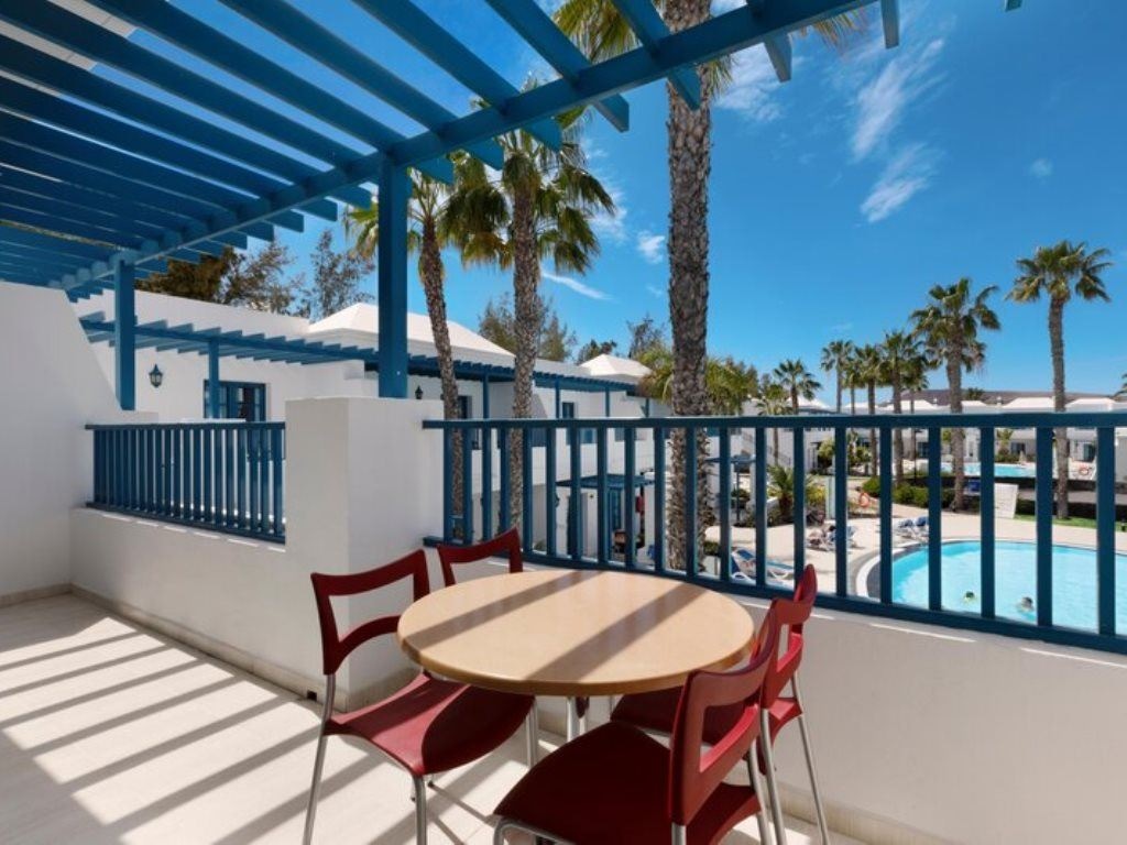 rooms-a1cmpool-apartment-premium-pool-view-family--2-units-connected