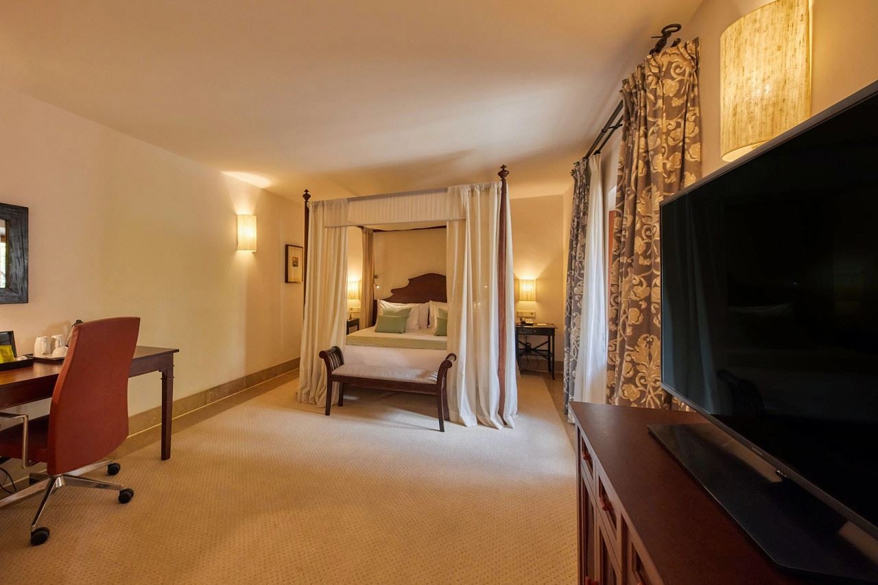 rooms-tramuntana-room-with-french-balcony