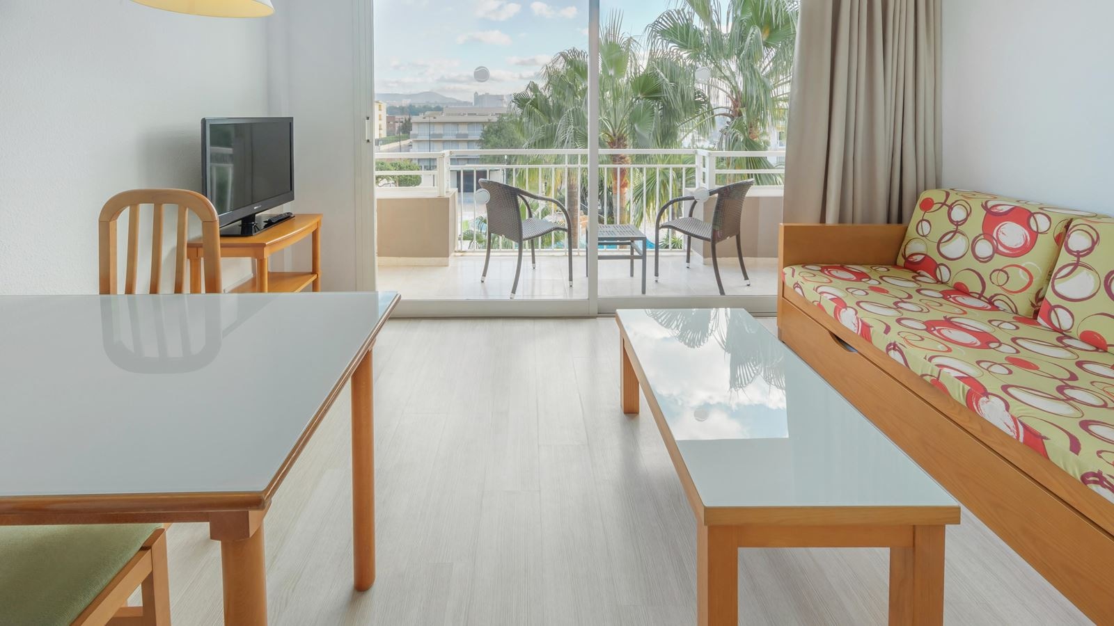 rooms-1-bedroom-apartment-with-balcony-or-terrace