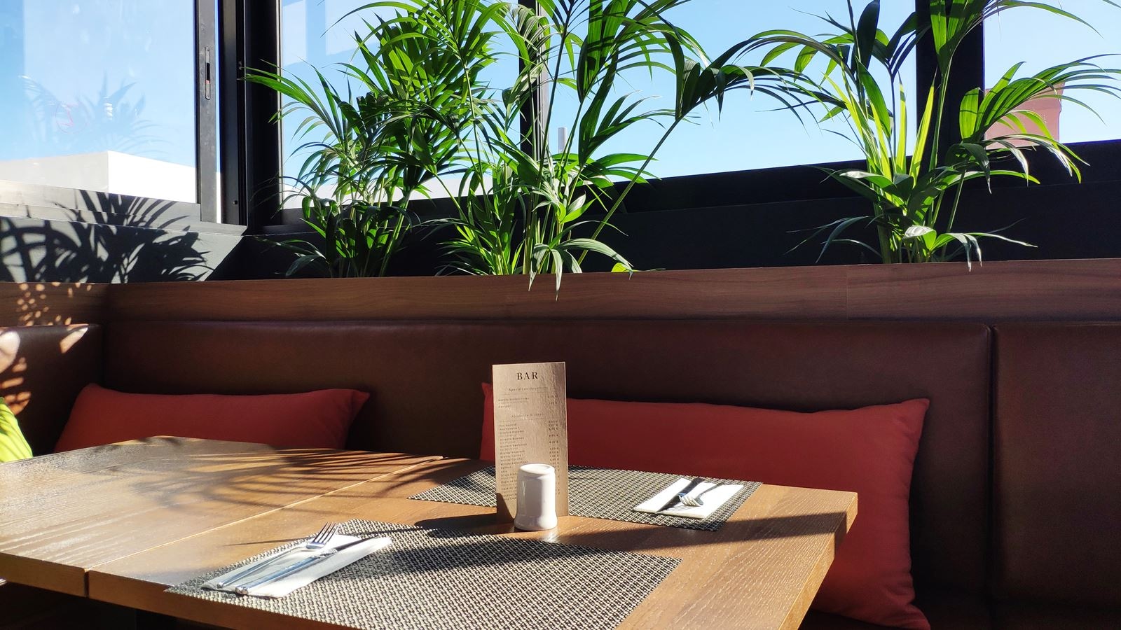 restaurants-breakfast-service