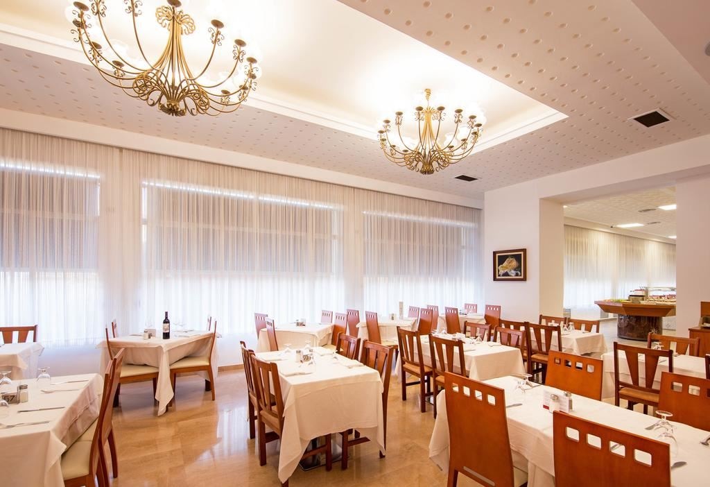 restaurants-restaurant