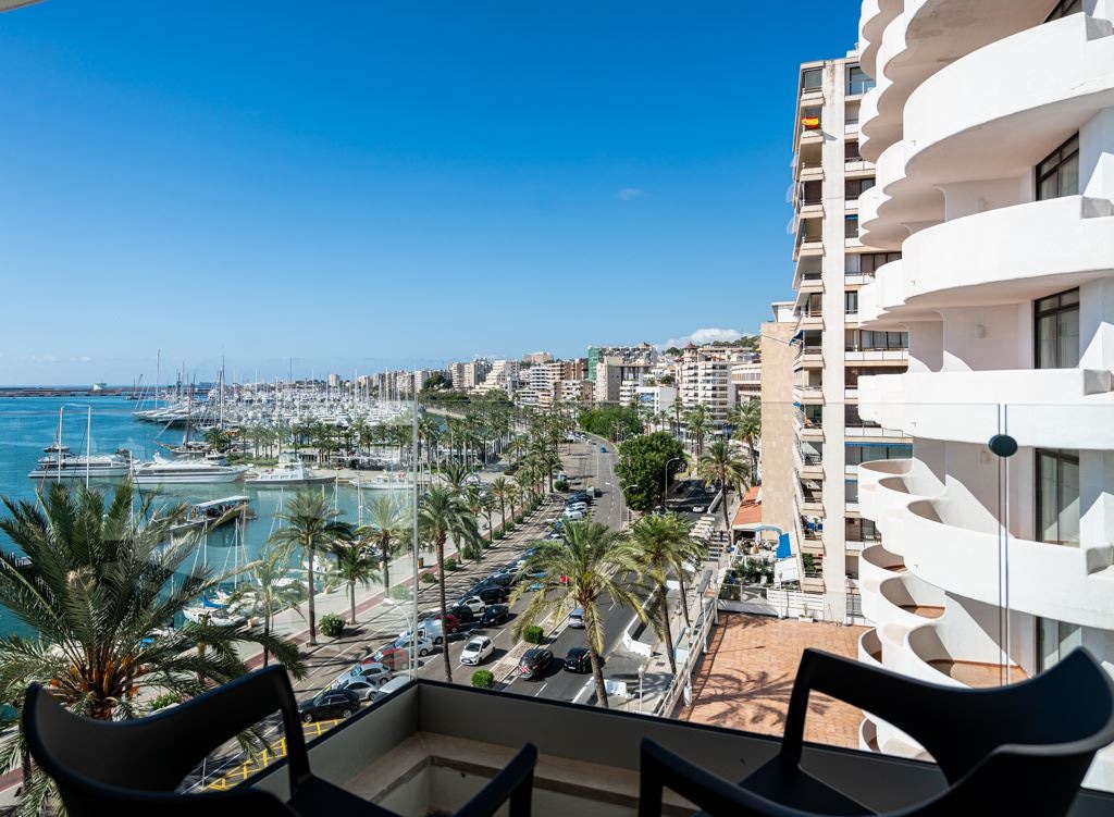 rooms-room-double-lateralseaview-balcony