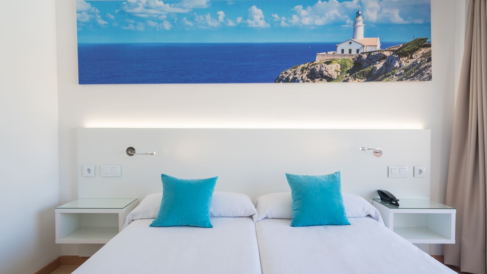 rooms-room-double-balcony