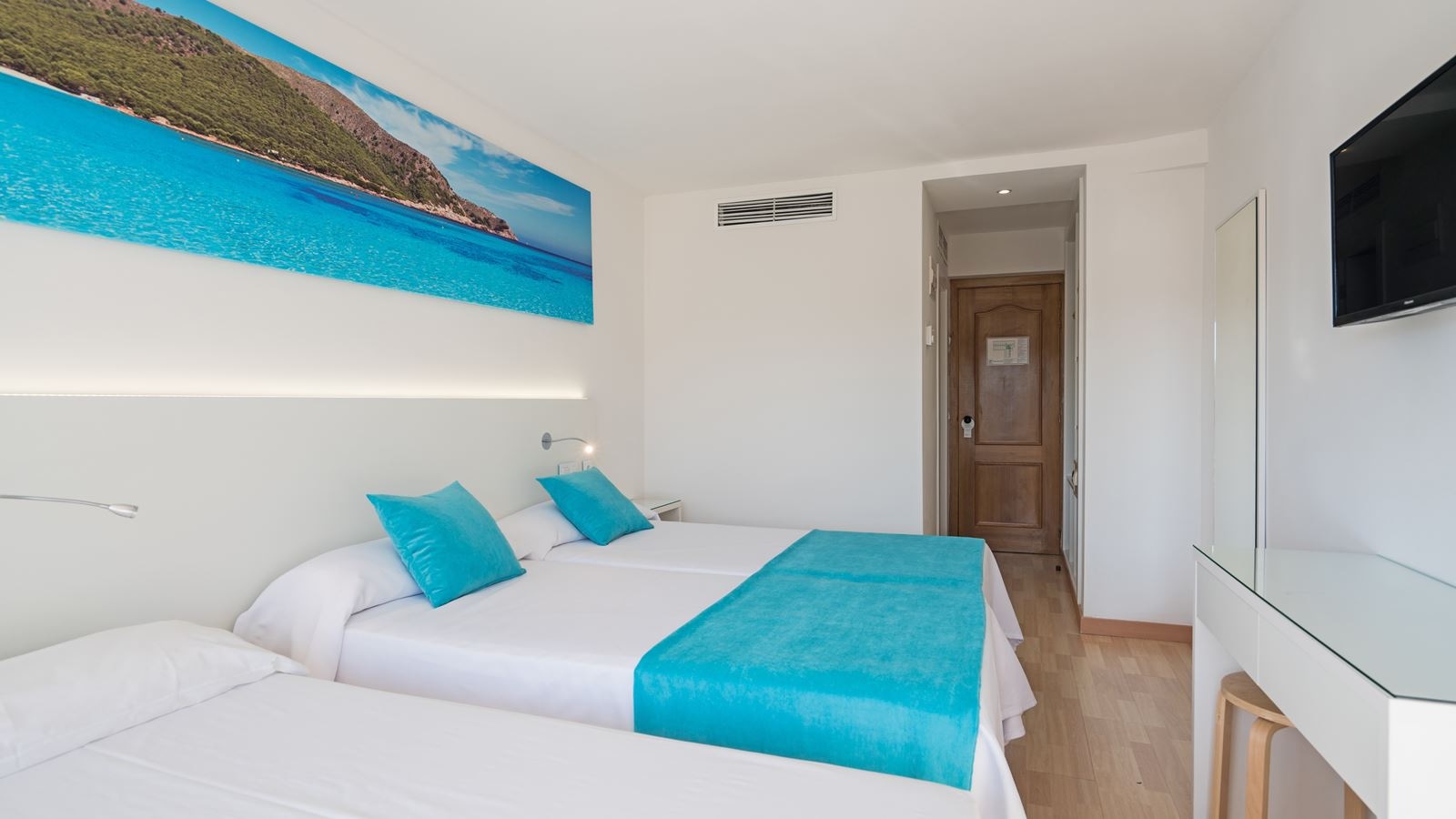 rooms-room-superior-double-pool-view-balcony