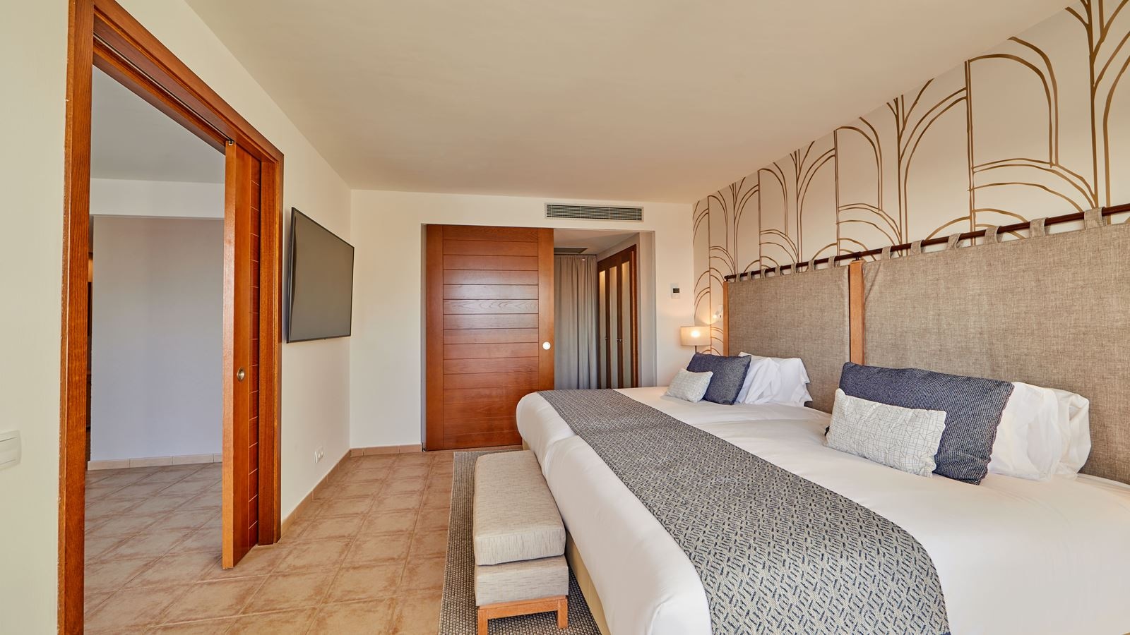 rooms-suite-swim-up-preferred-club-balcony-or-terrace