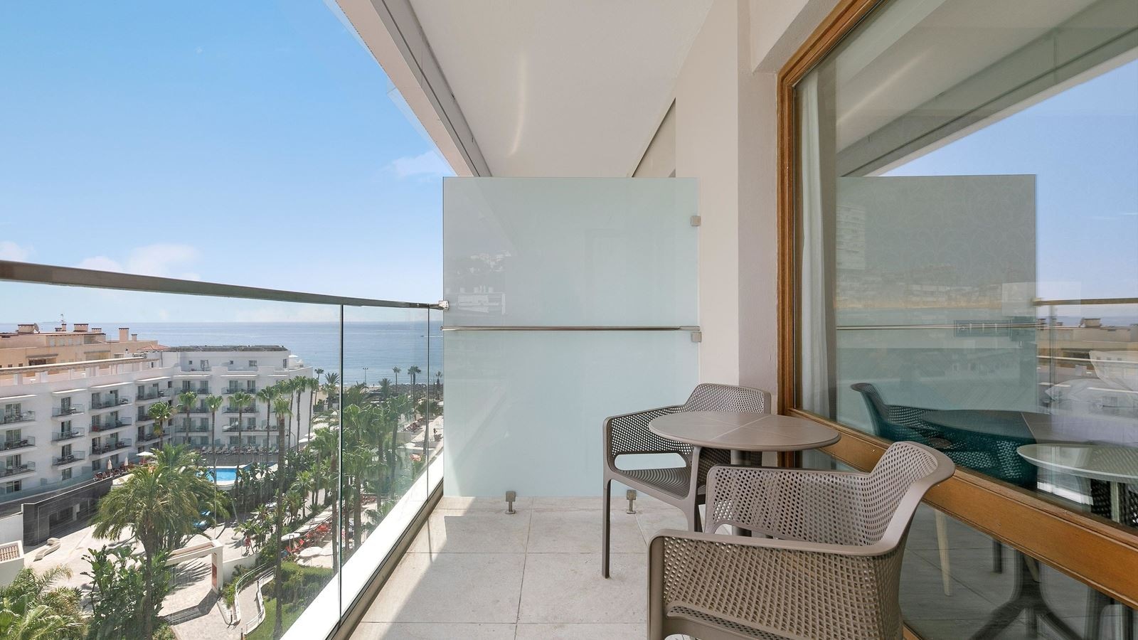 rooms-superior-lateral-sea-view