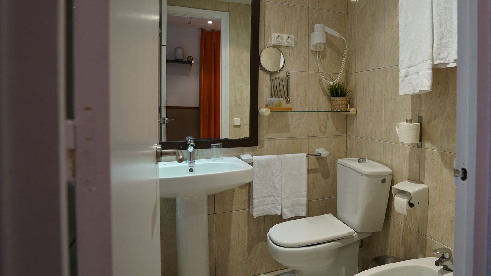 rooms-double-or-twin-standard