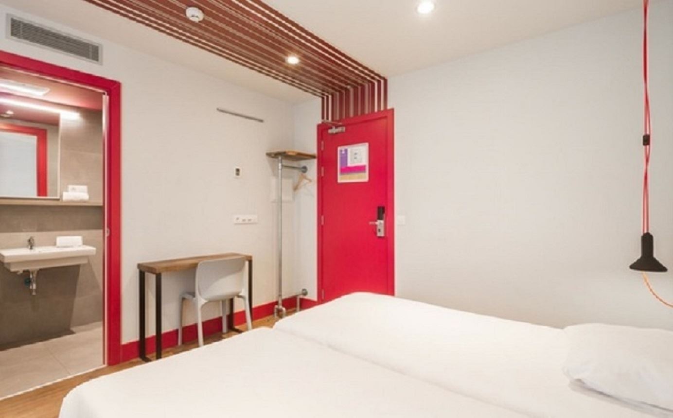 rooms-apartment-deluxe-two-bedroom