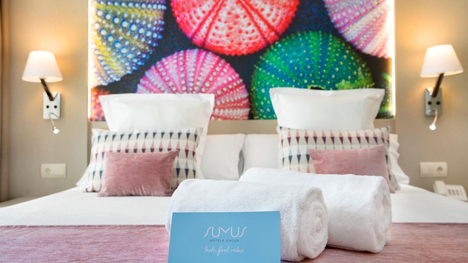 rooms-superior-pool-view-balcony