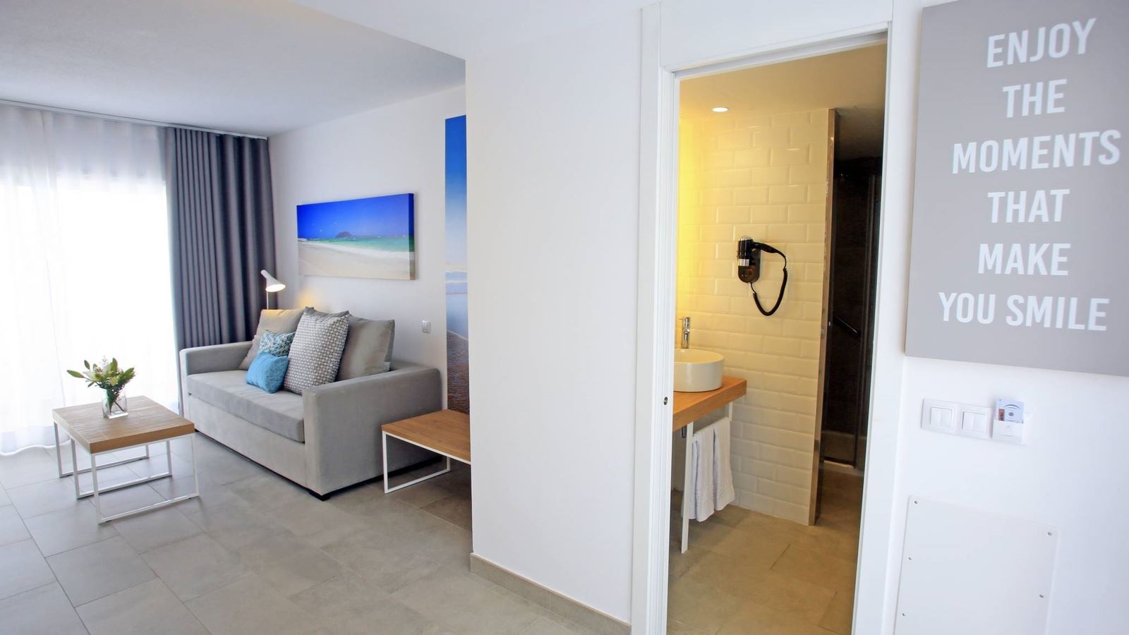 rooms-deluxe-room-balcony-or-terrace