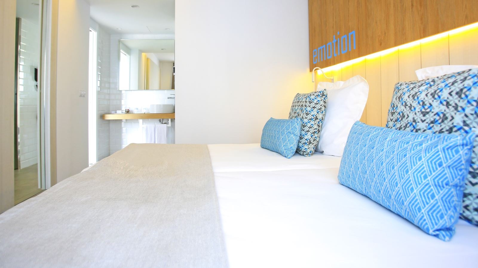 rooms-deluxe-room-pool-view-balcony-or-terrace