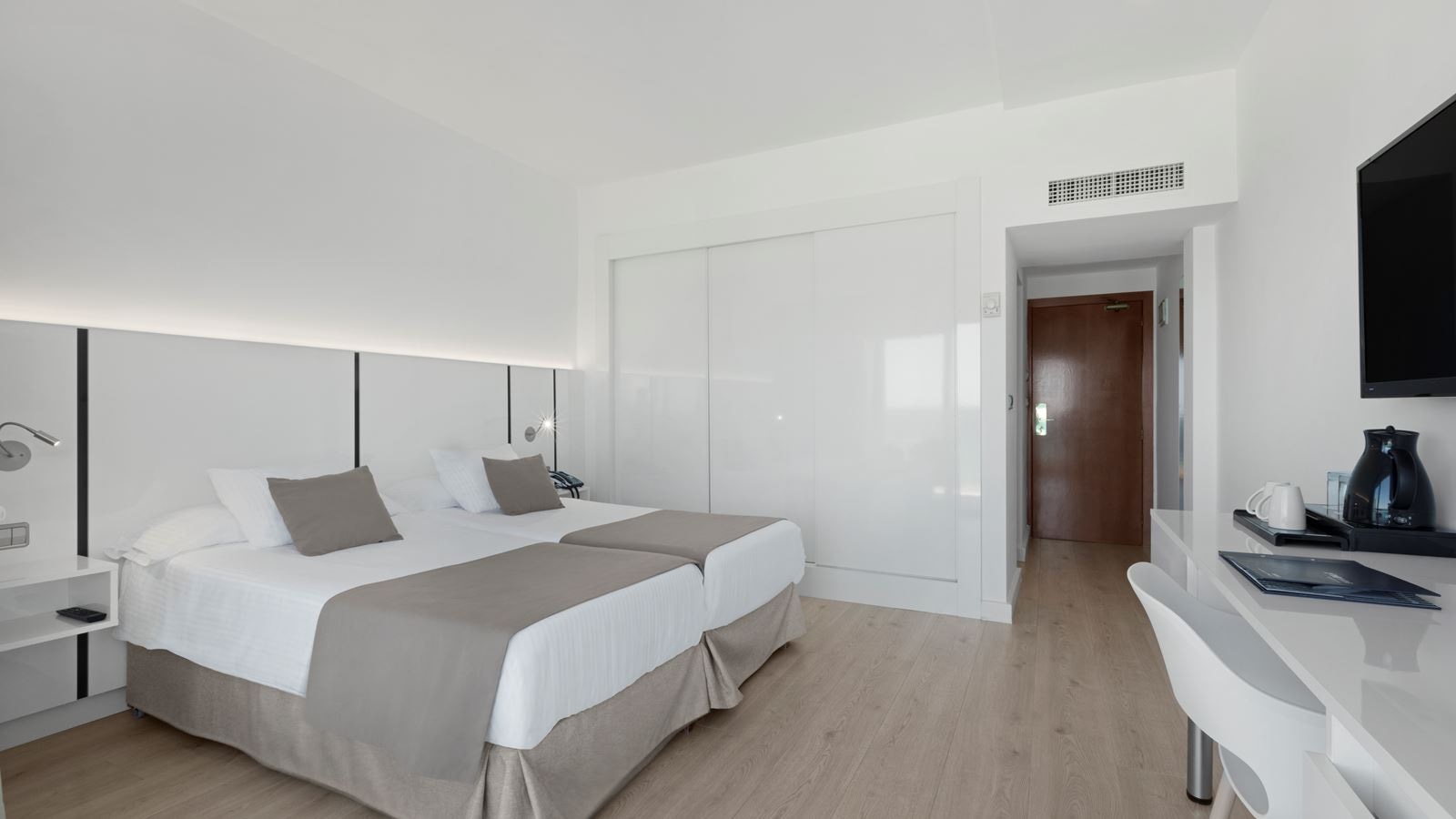 rooms-room-superior-double-seaview-balcony