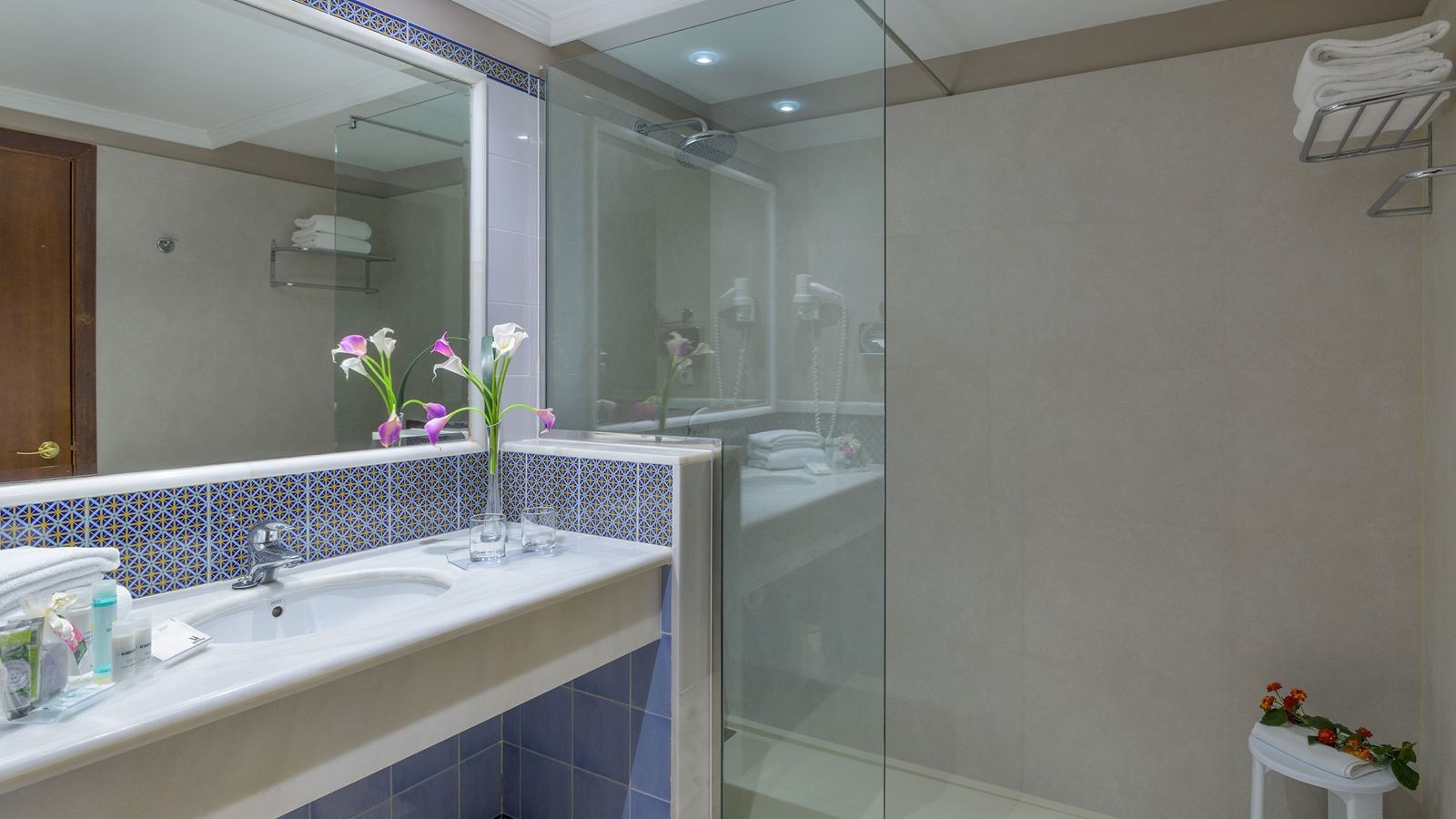 rooms-premium-room-sea-view-with-balcony