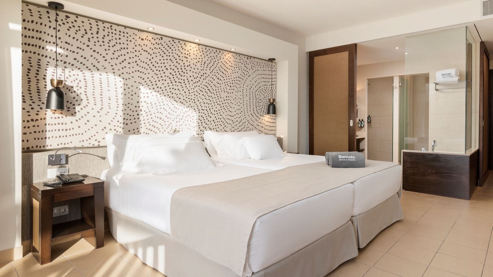 rooms-family-room-balcony-or-terrace