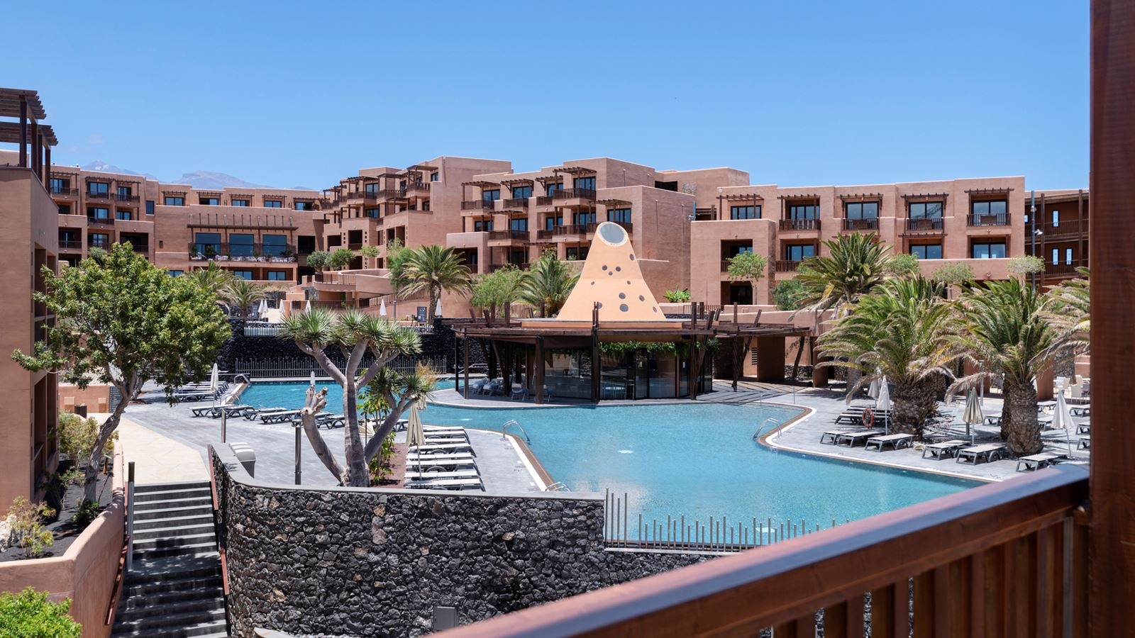 rooms-family-room-balcony-or-terrace