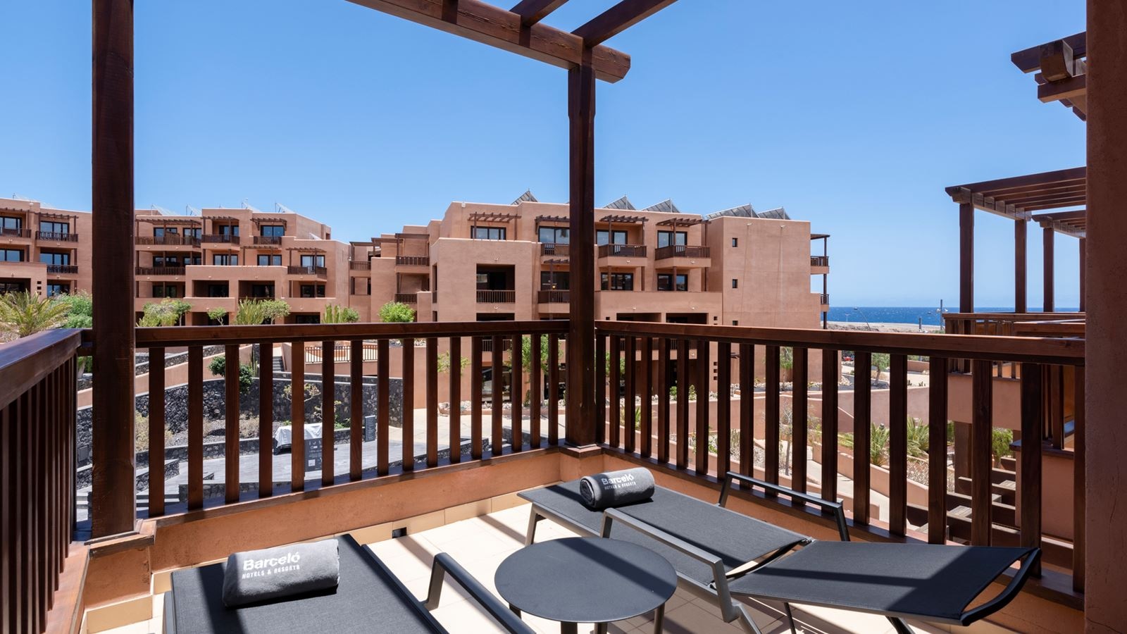 rooms-family-junior-suite-2-bedrooms-2-bathrooms-terrace