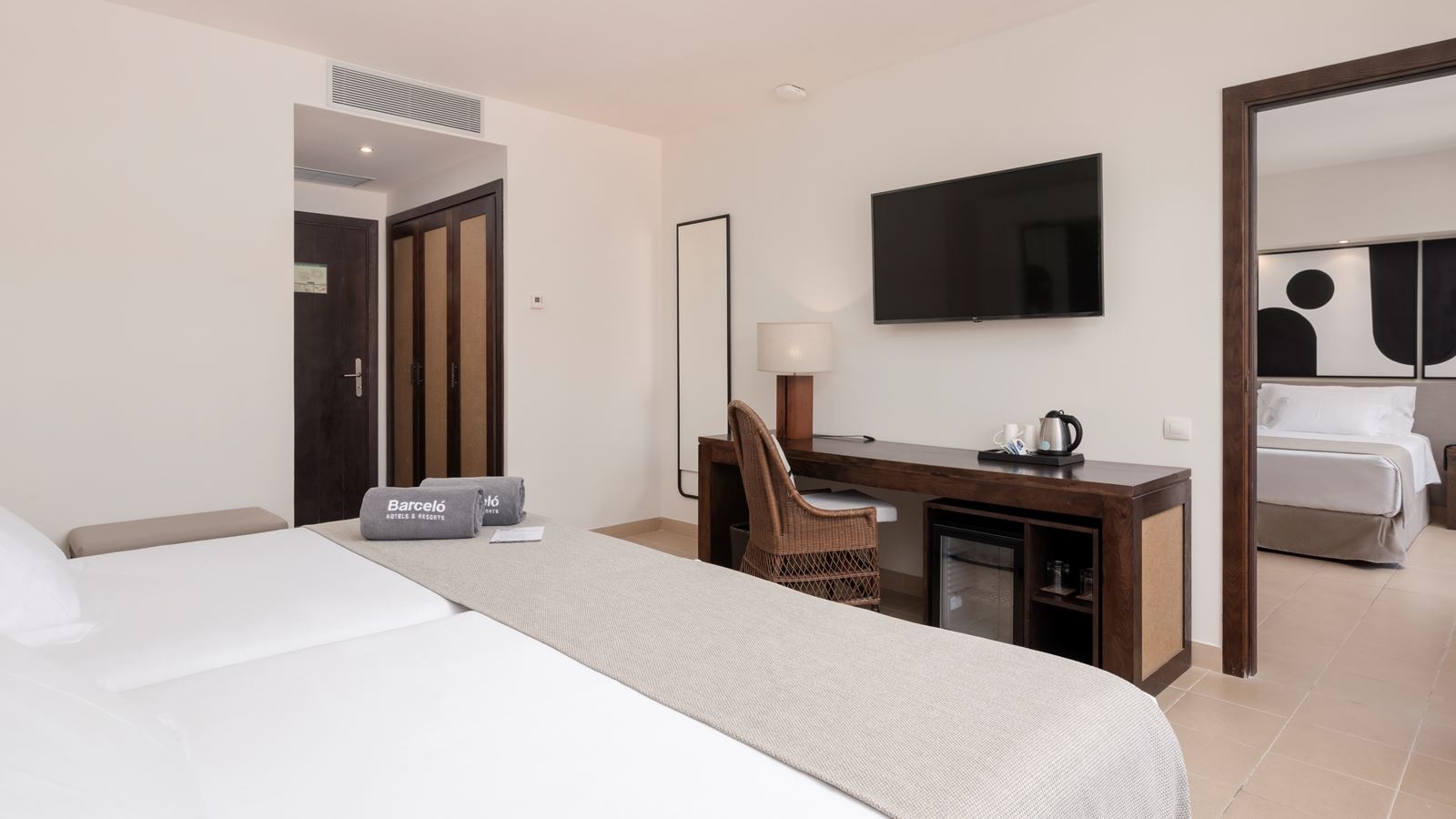 rooms-family-junior-suite-2-bedrooms-2-bathrooms-terrace