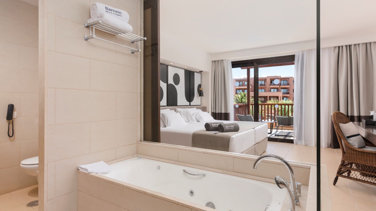 rooms-family-junior-suite-2-bedrooms-2-bathrooms-terrace