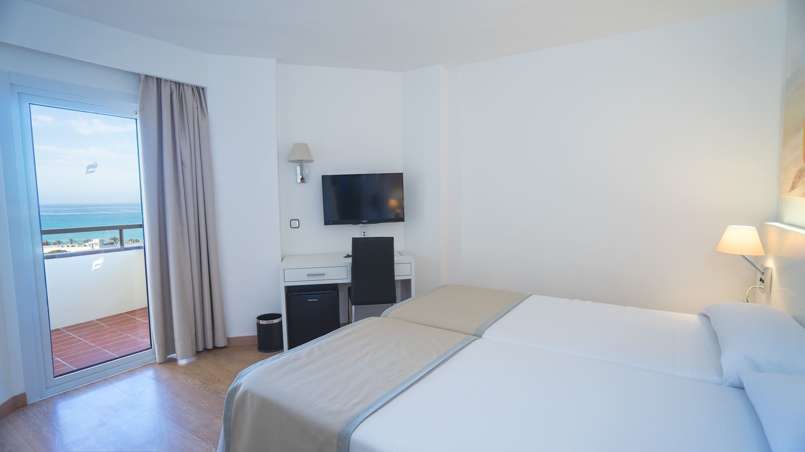 rooms-standard-room-balcony