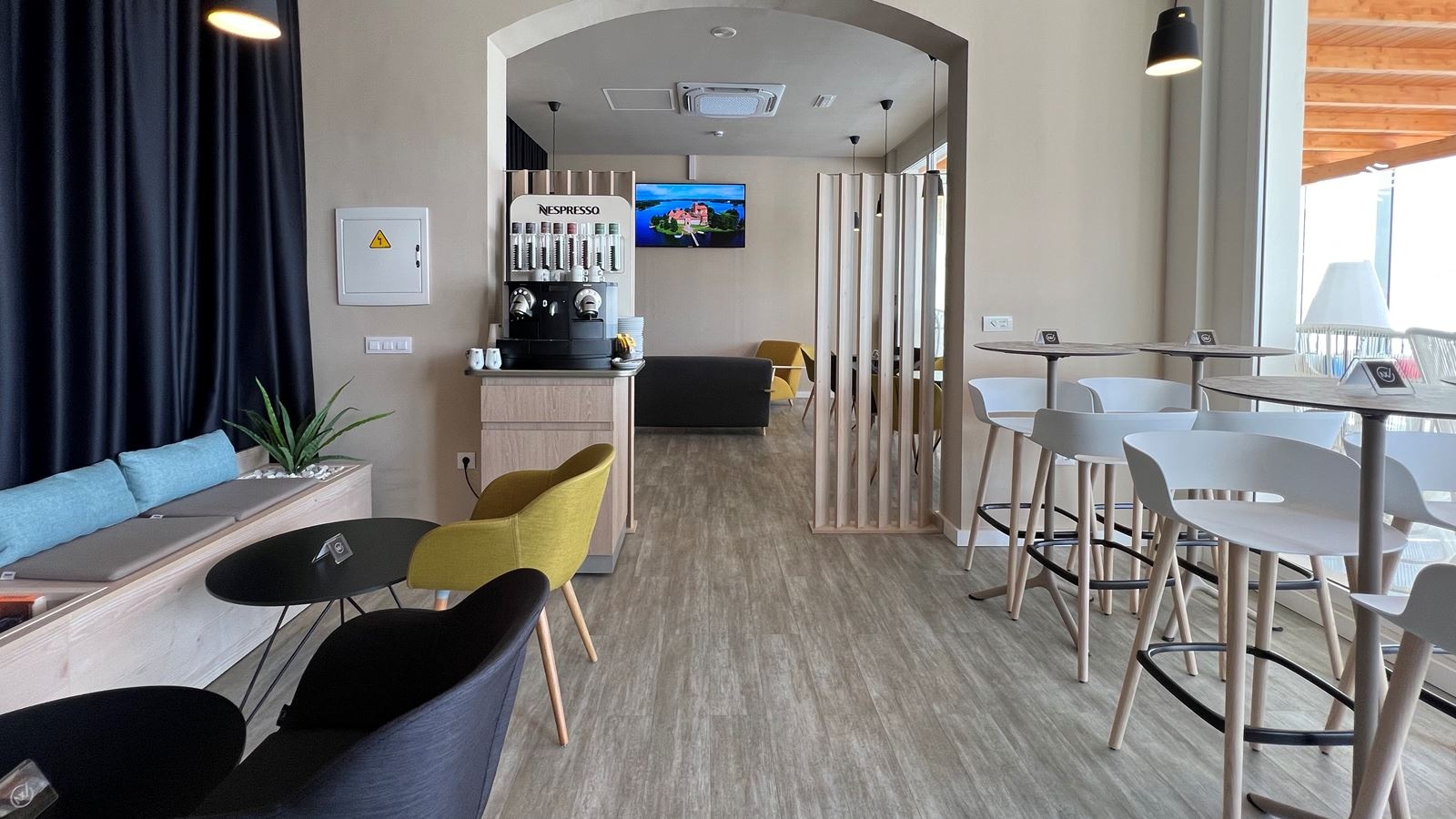 bars-my-favorite-club-lounge