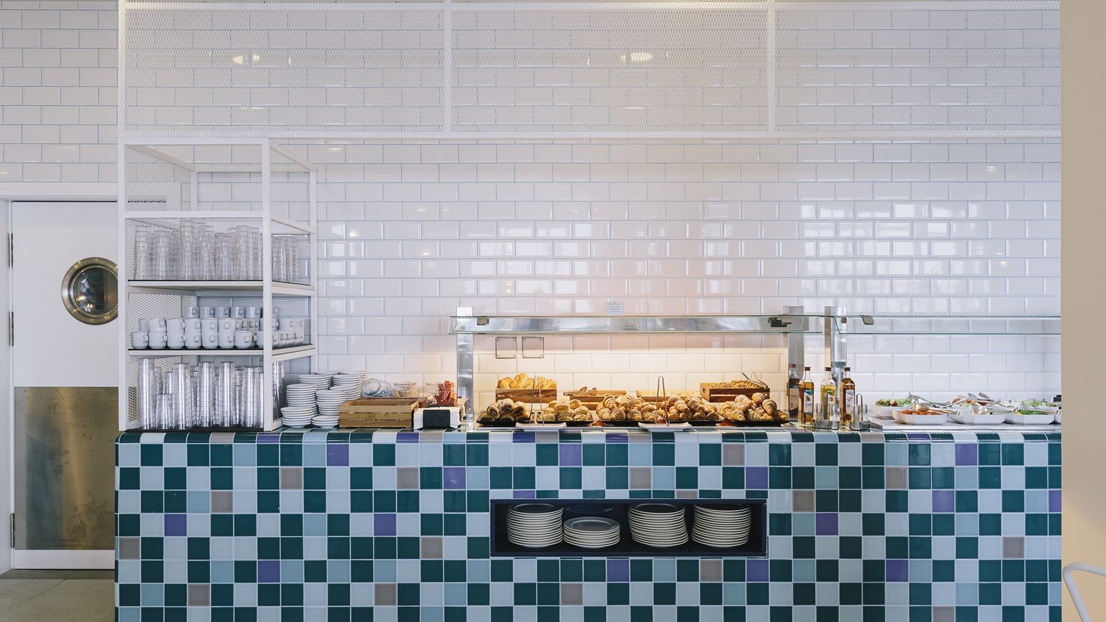 bars-kentia-pool-bar