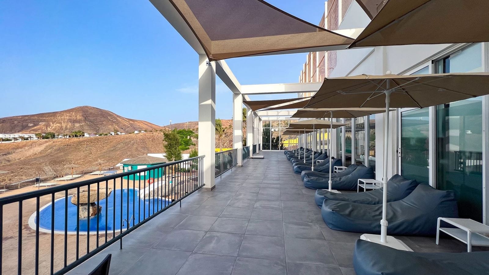 bars-my-favorite-club-lounge