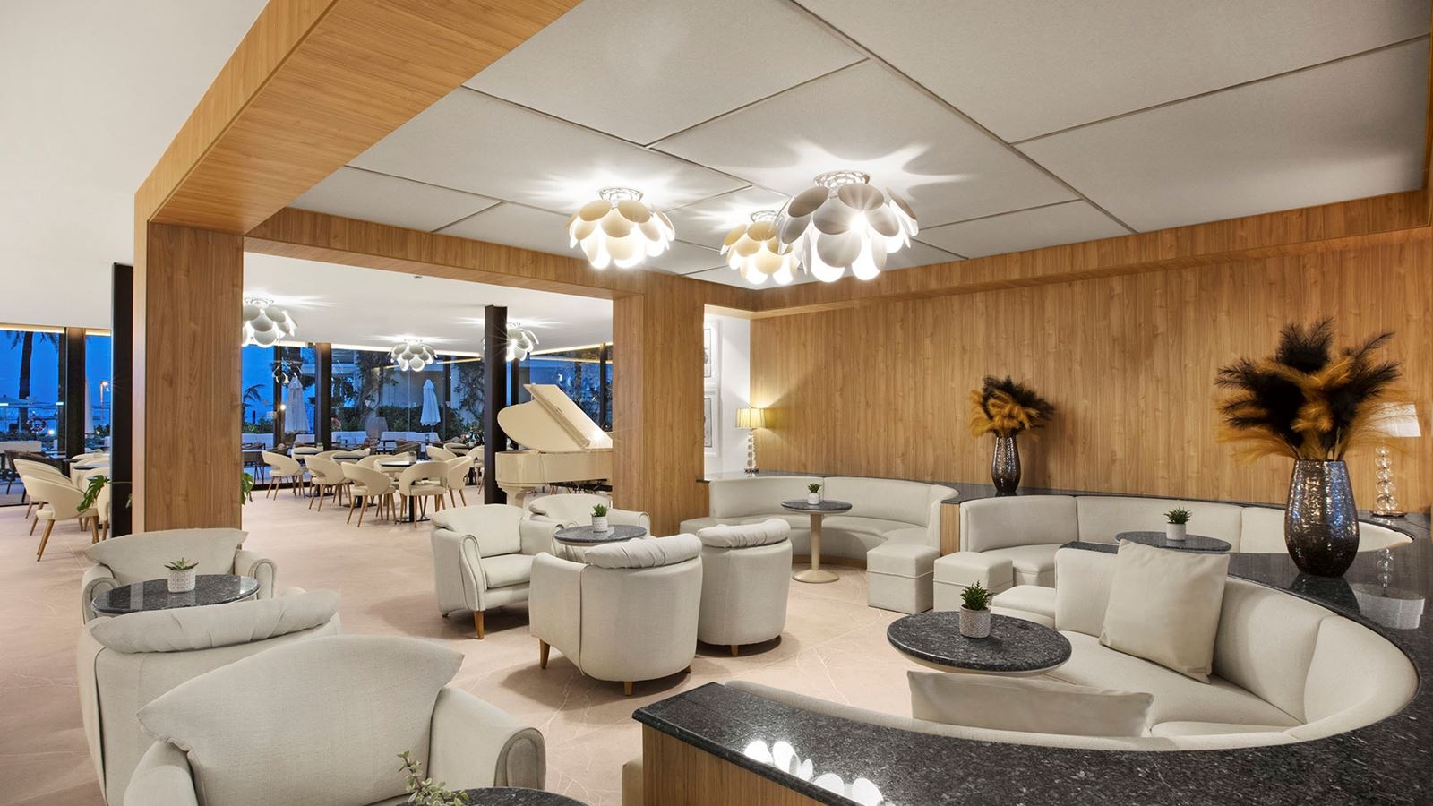 restaurants-bluemoon-lounge-bar