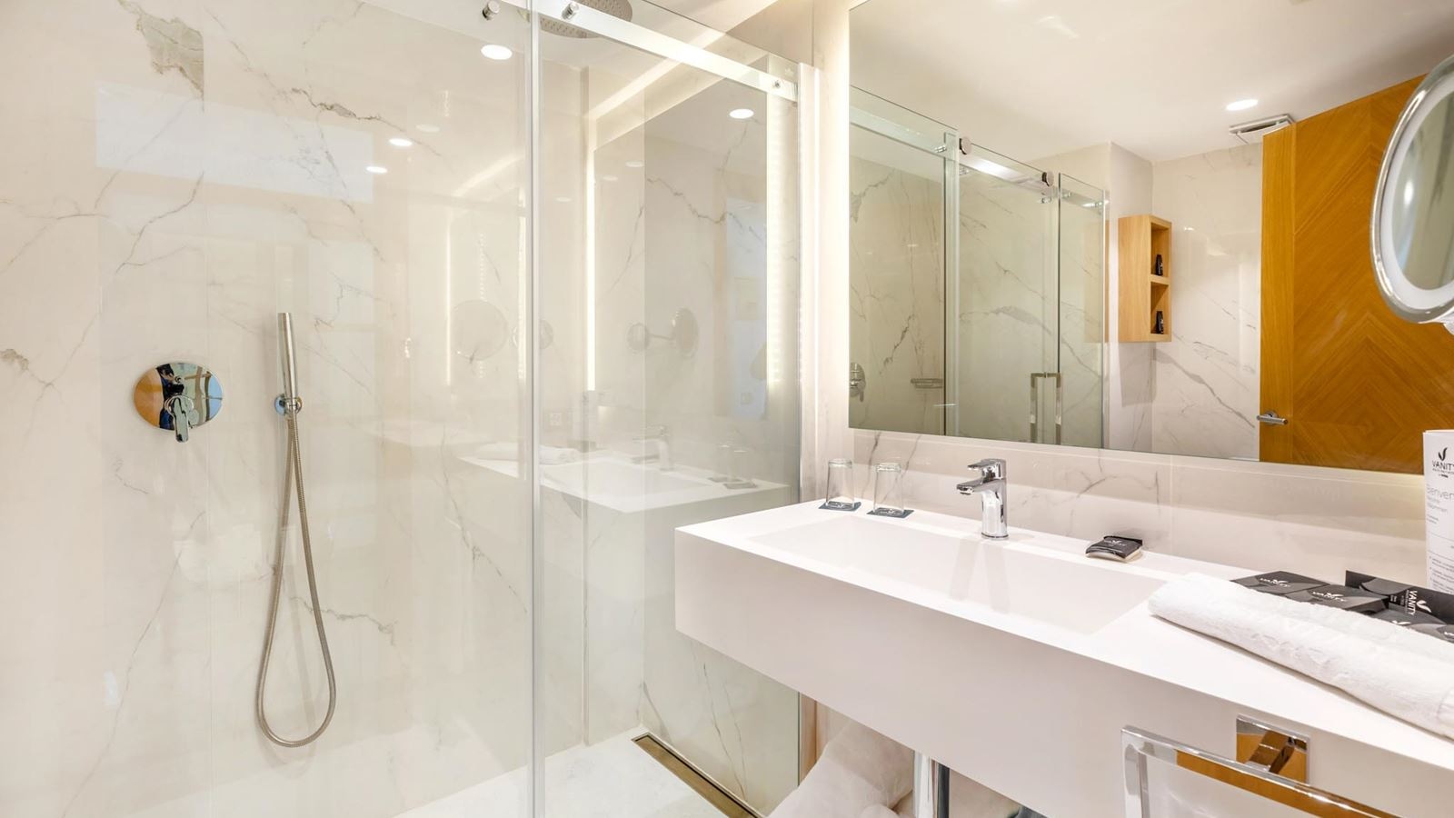 rooms-double-royal-terrace-roof-top-selection-club-balcony-and-terrace