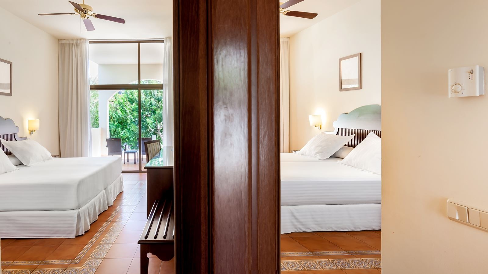 rooms-family-2-rooms-with-connecting-door