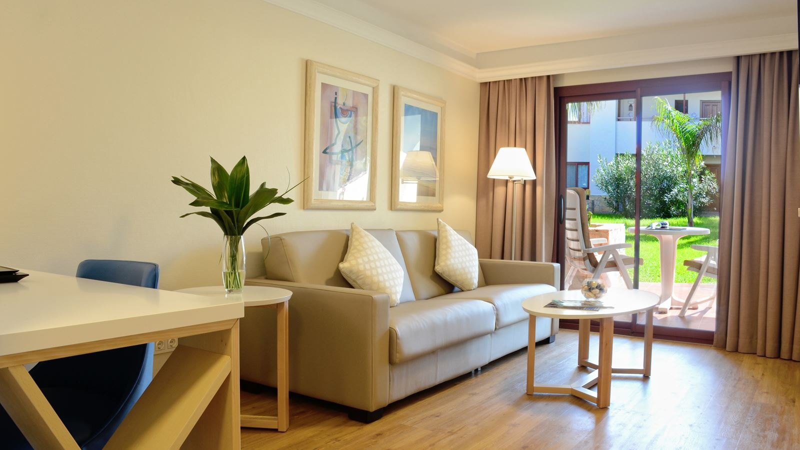 rooms-suite-2-bedrooms-balcon-or-terrace