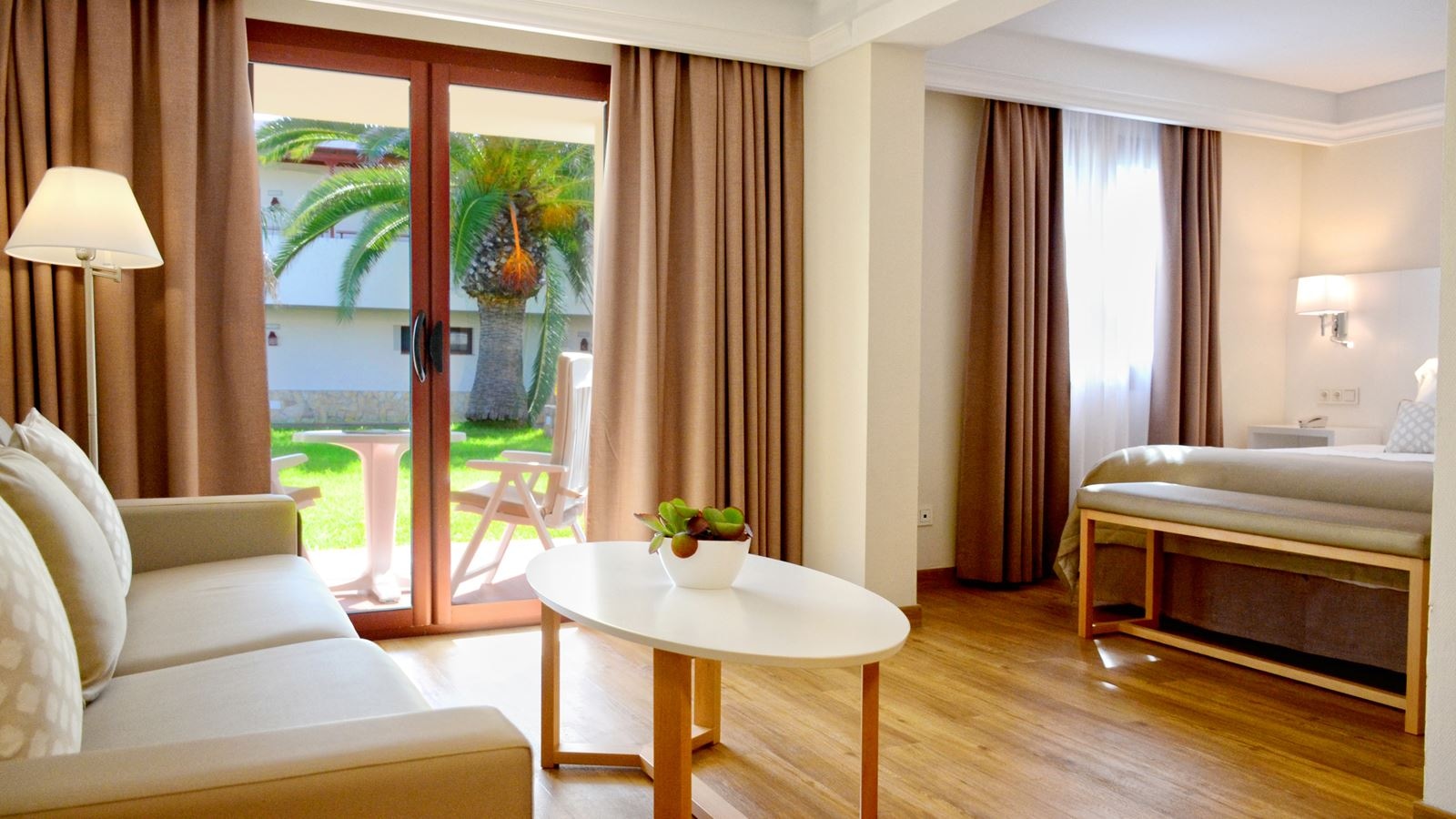 rooms-junior-suite-balcon-or-terrace