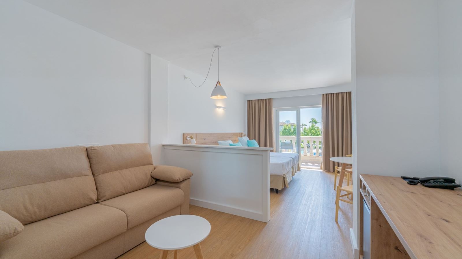 rooms-junior-suite-balcony-or-terrace