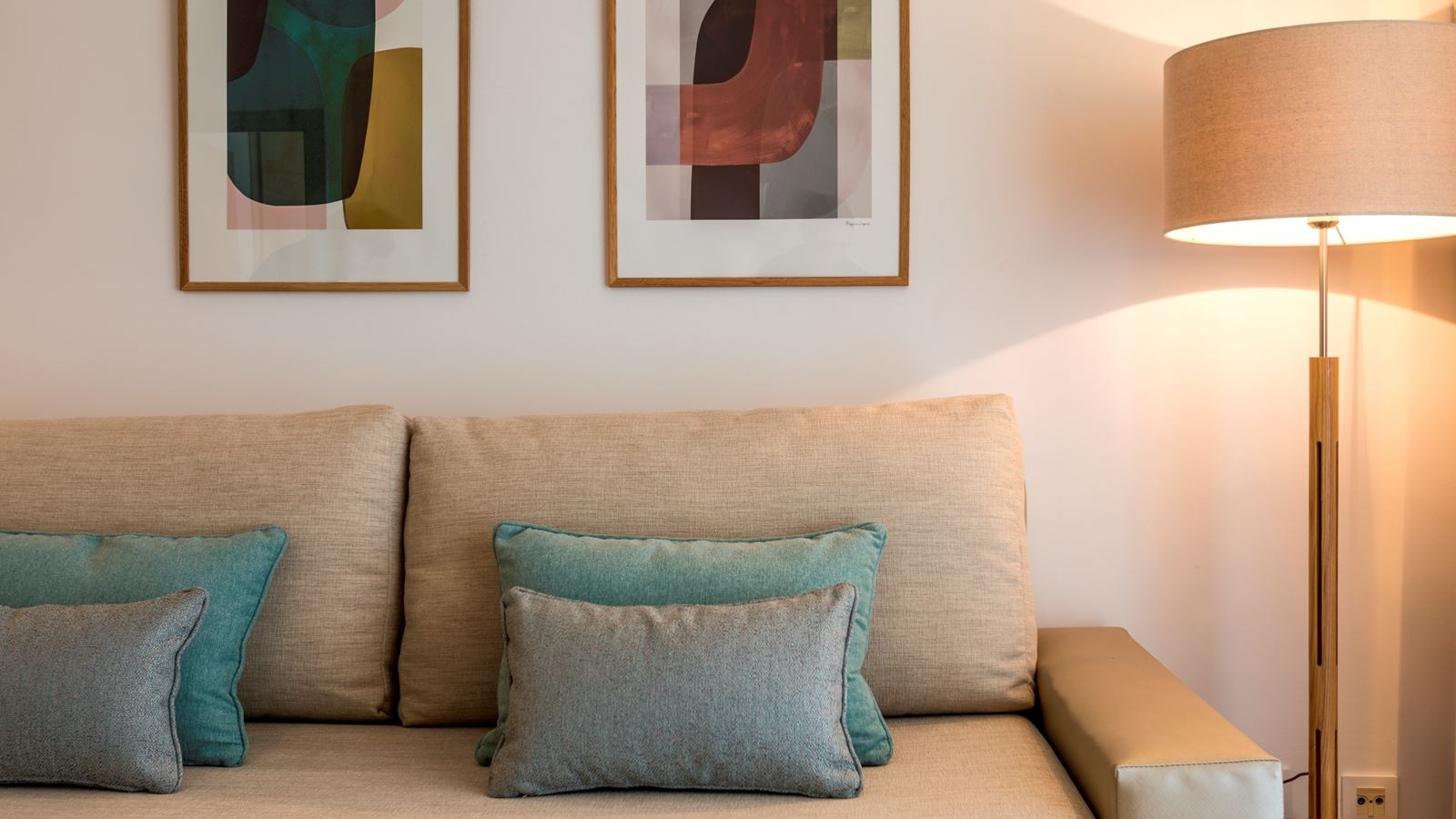 rooms-1-bedroom-suite-balcony-or-terrace