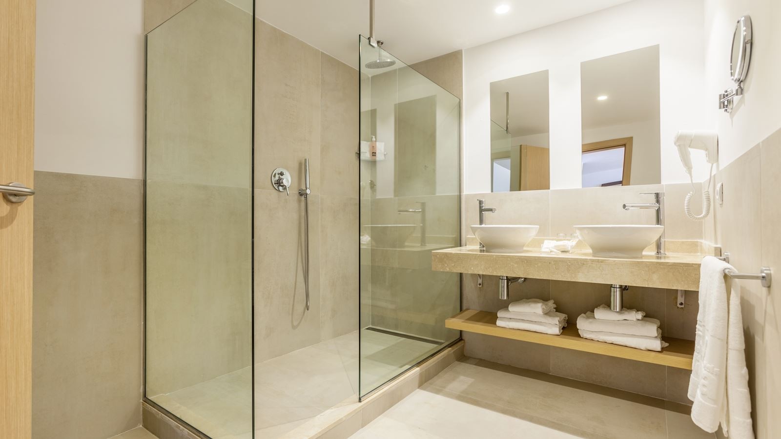 rooms-apartment-royalterrace