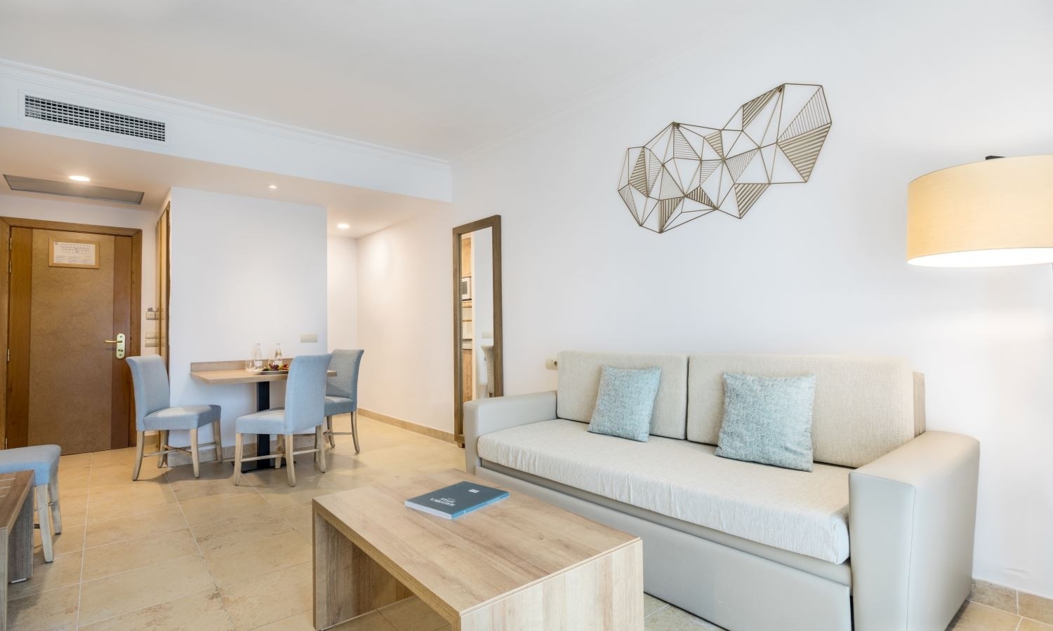 rooms-one-bedroom-suite-pool-view