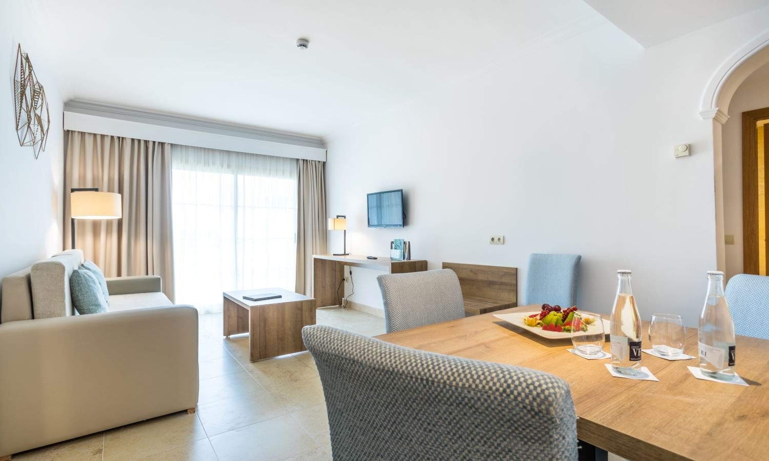 rooms-one-bedroom-suite-pool-view