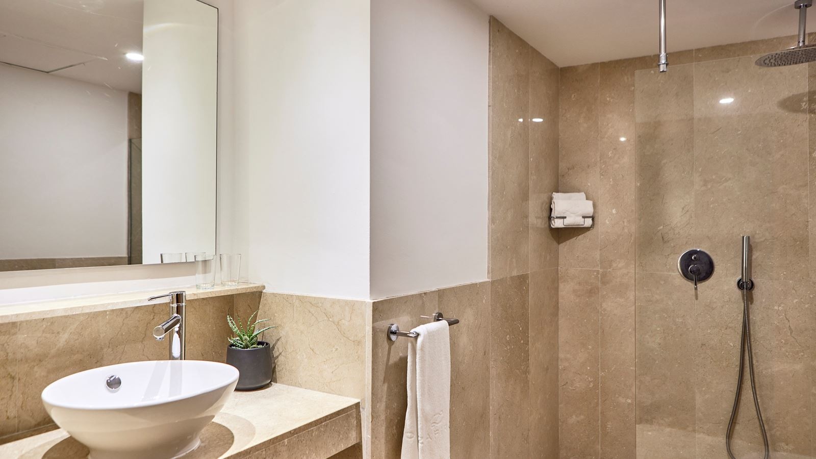 rooms-one-bedroom-suite