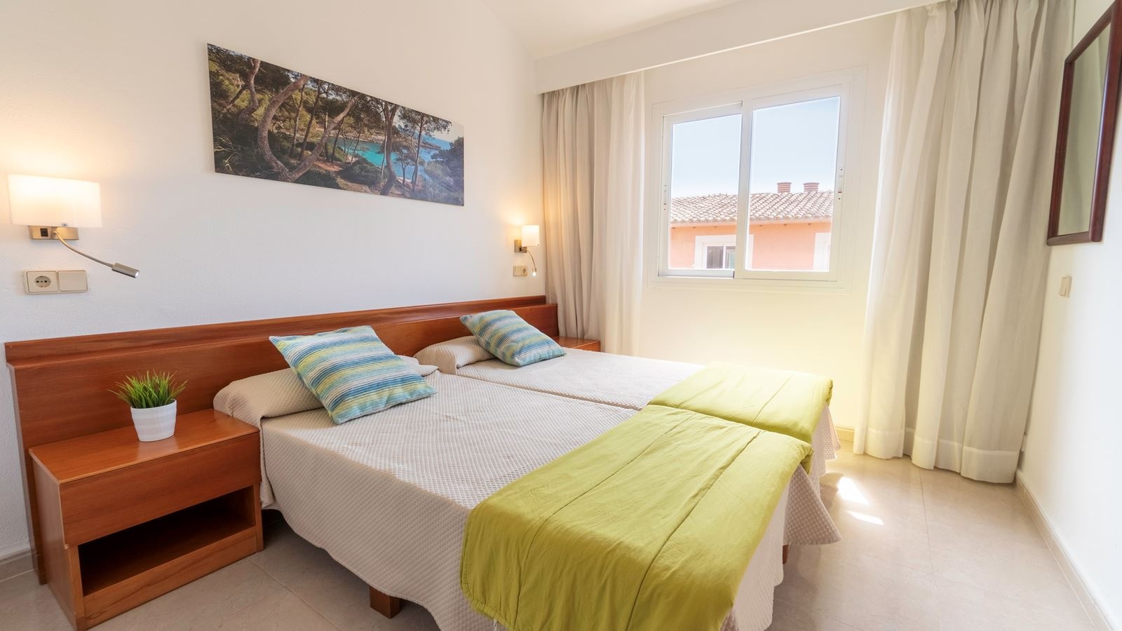 rooms-apartment-standard-promo-balcony-or-terrace