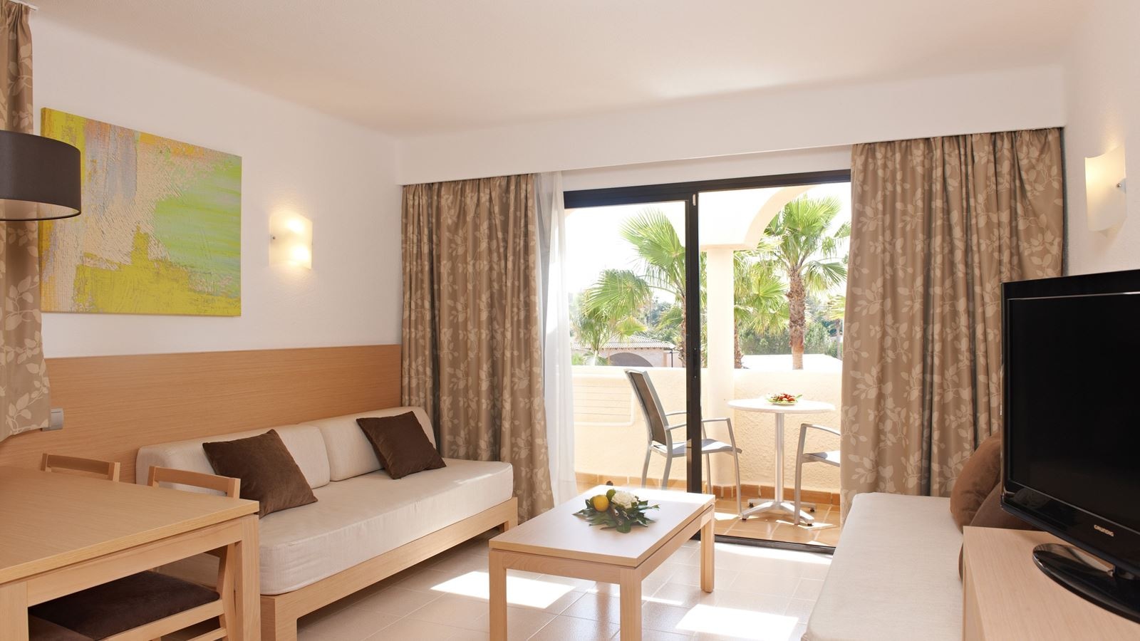 rooms-apartment-1-bedroom-garden-view-balcony