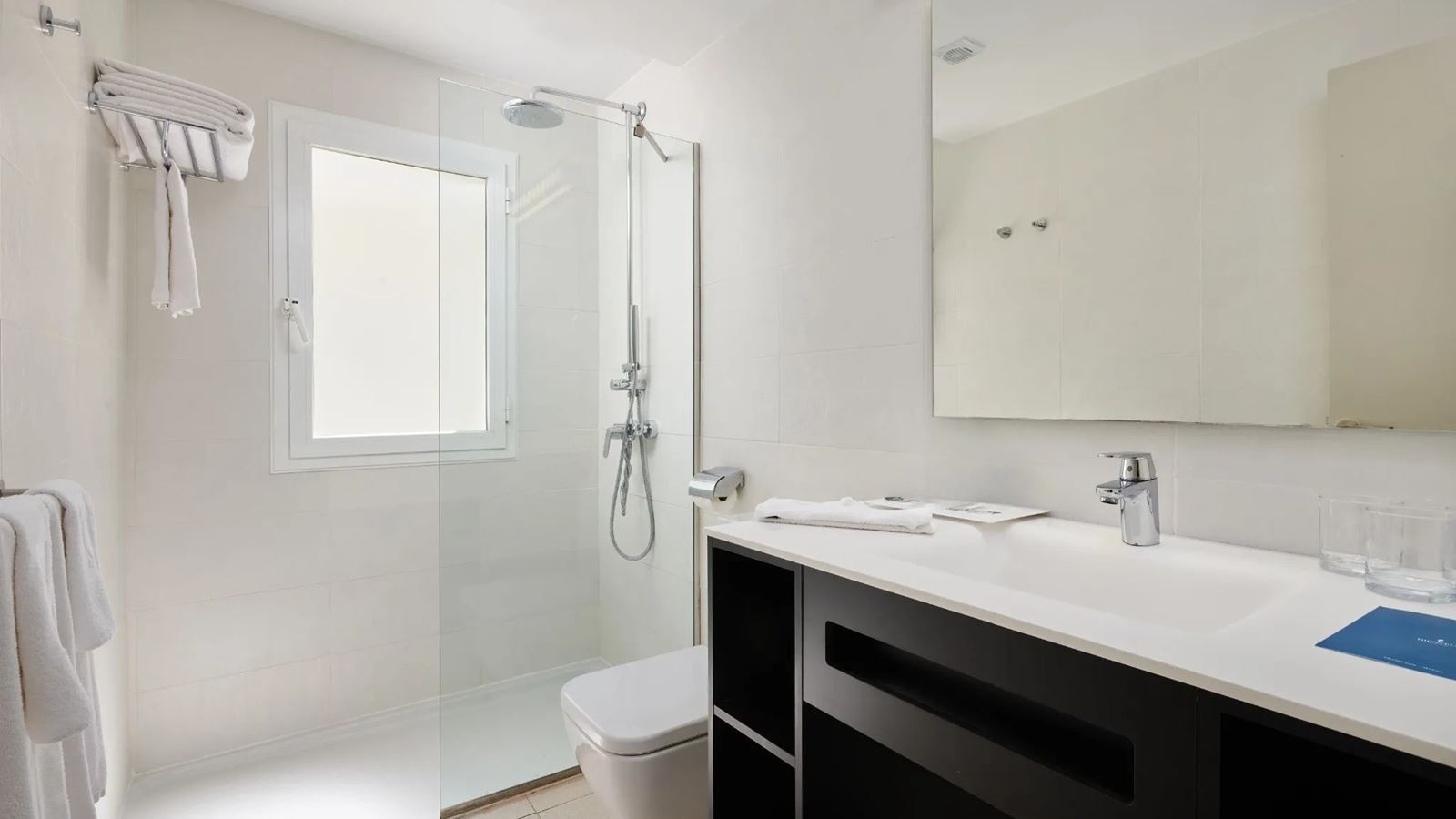 rooms-1-bedroom-apartment-club-with-balcony