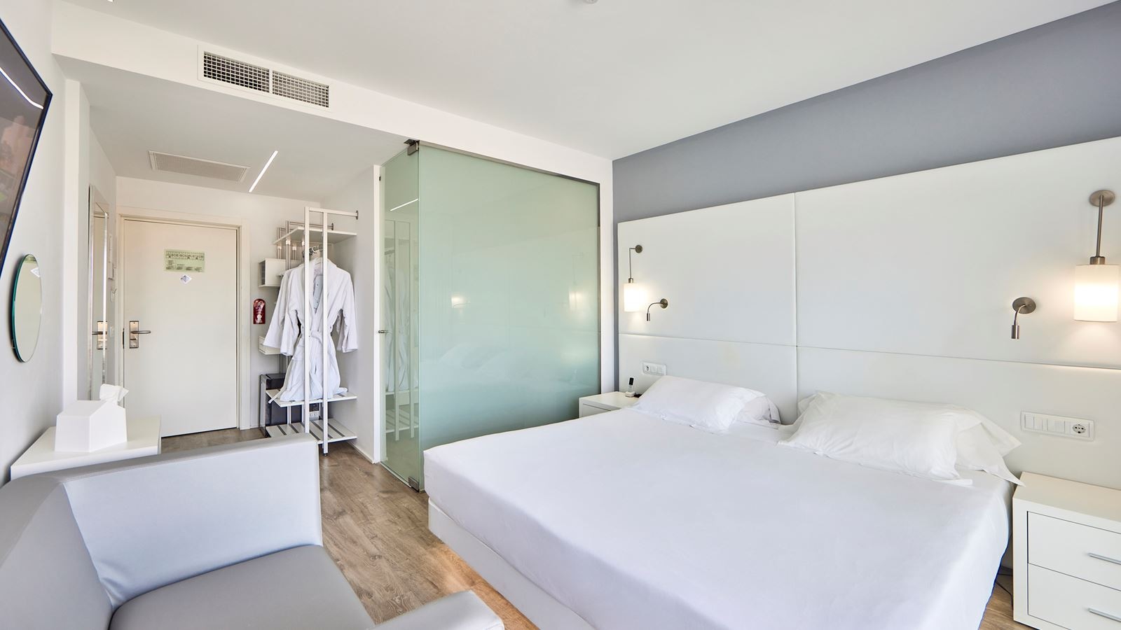 rooms-lux-double-deluxe-with-balcony-upper-floors