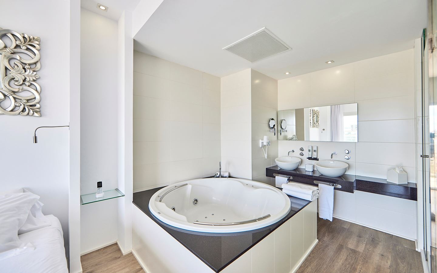 rooms-deluxe-junior-suite-suite-with-jakuzzi-balcony-or-terrace