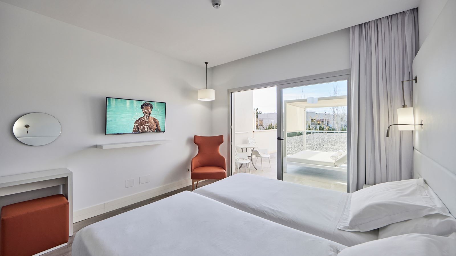 rooms-double-with-bali-bed-first-floor-terrace