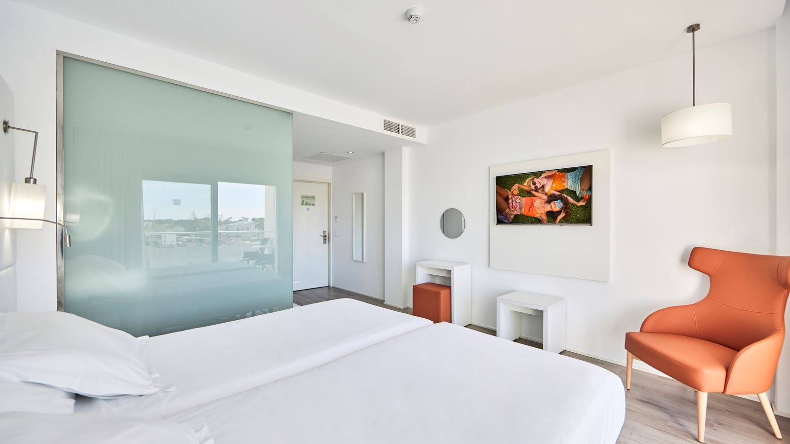 rooms-doble-poolview--balcony-or-terrace