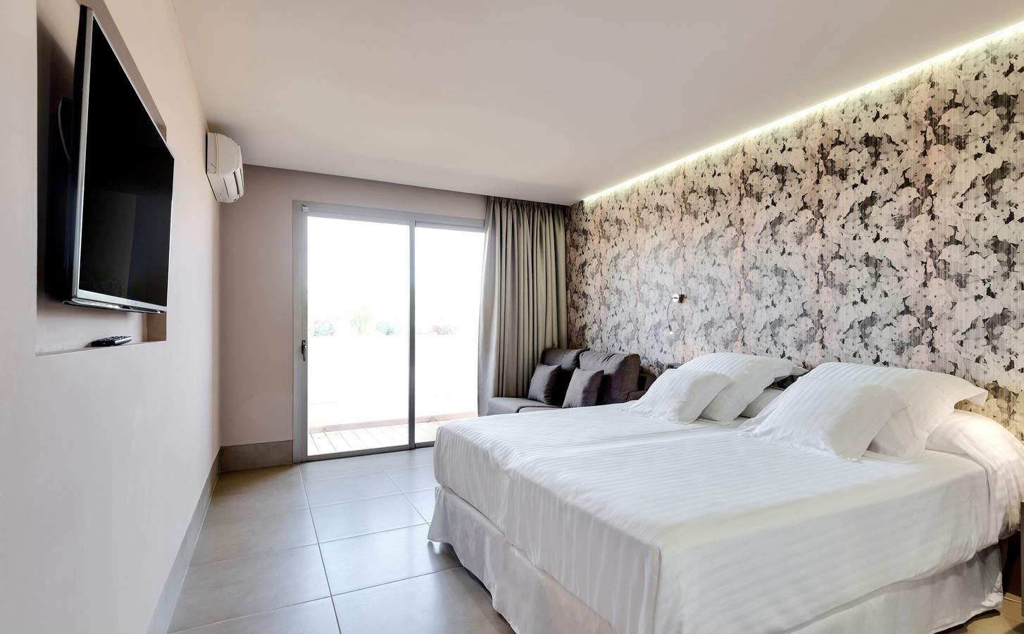 rooms-double-room-balcony-or-terrace