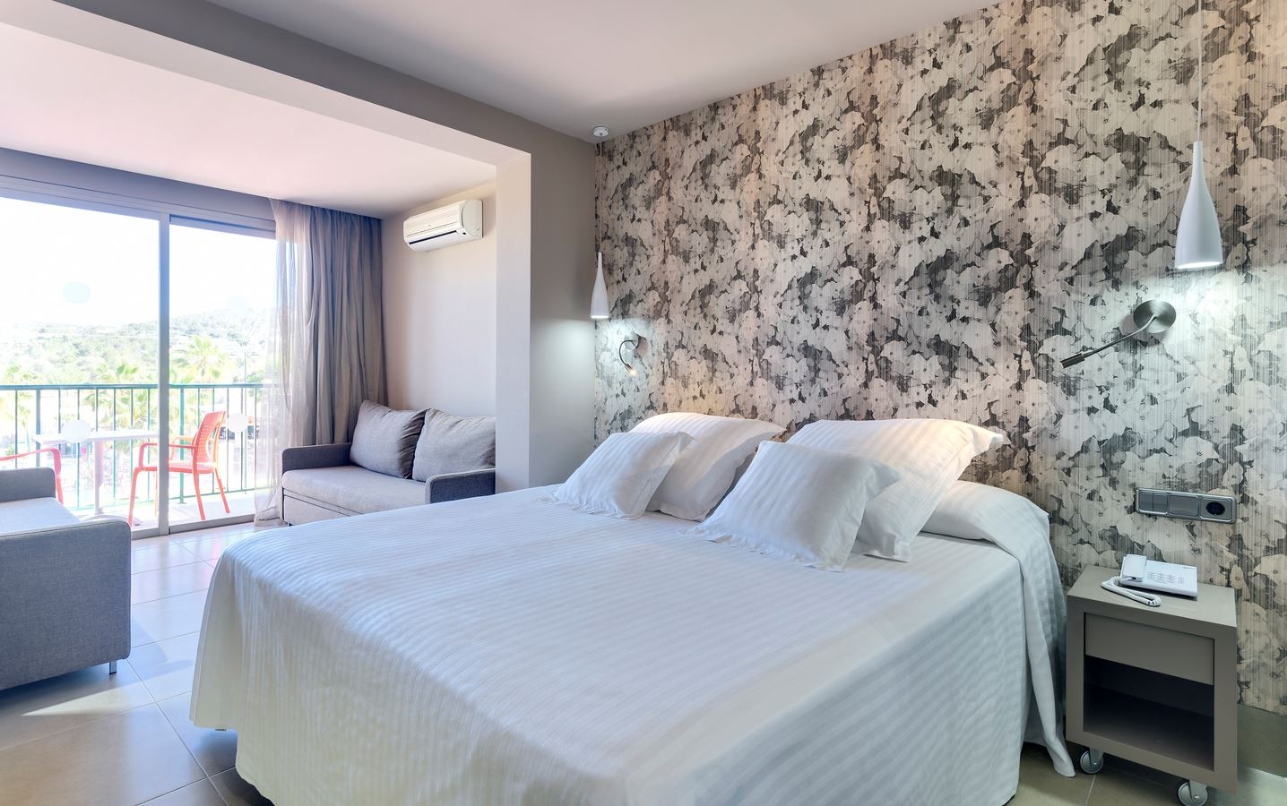 rooms-family-superior-two-rooms-balcony-or-terrace