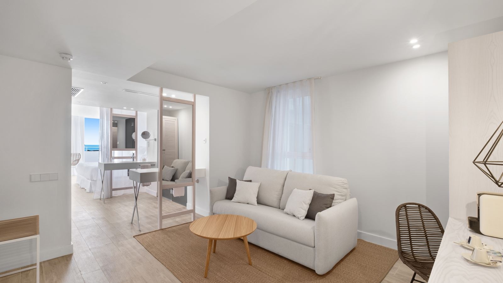 rooms-junior-suite-deluxe-sew-view-with-jacuzzi